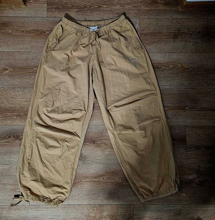 Pantaloni Karl Kani Cargo/Parachute  crem  kaki - Mărimea S