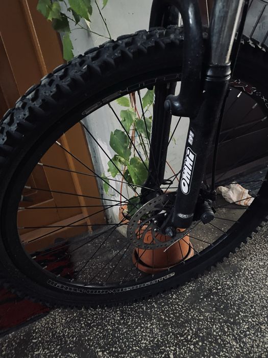 Vand bicicleta , aporape noua