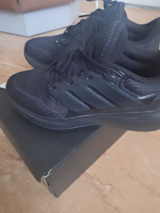 Дамски маратонки на Adidas за 55лв