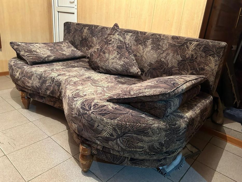 Диван раскладной с пуфиком