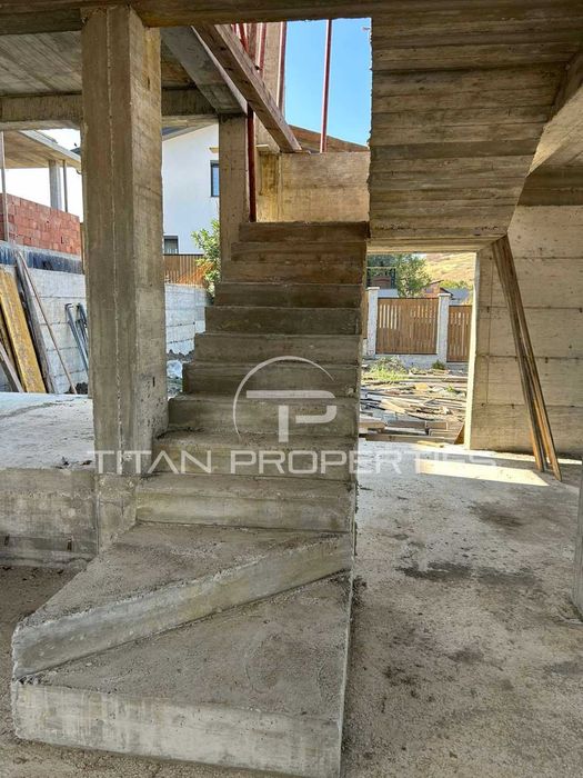 Двуетажна къща Белащица