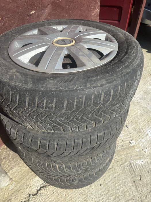 Vând jante de tablă + anvelope M+S 195/65 R15 – VW -200 lei toate