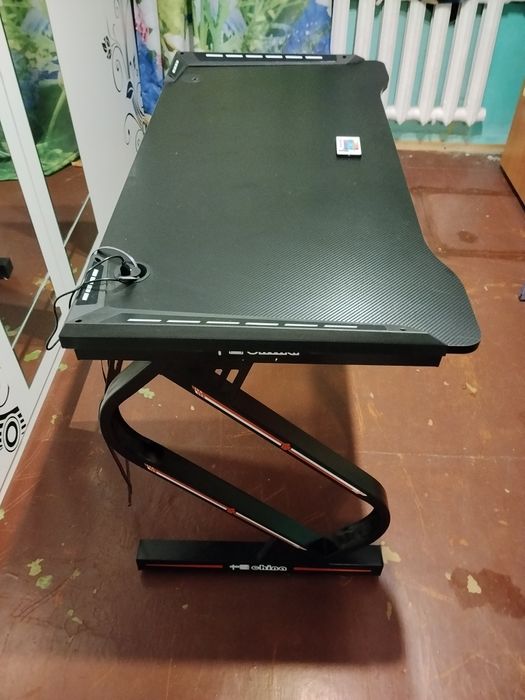 Игровой компьютерный стол