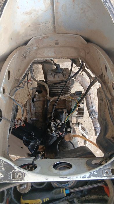 Schimb un scuter piaggio vespa de 80cc 2t