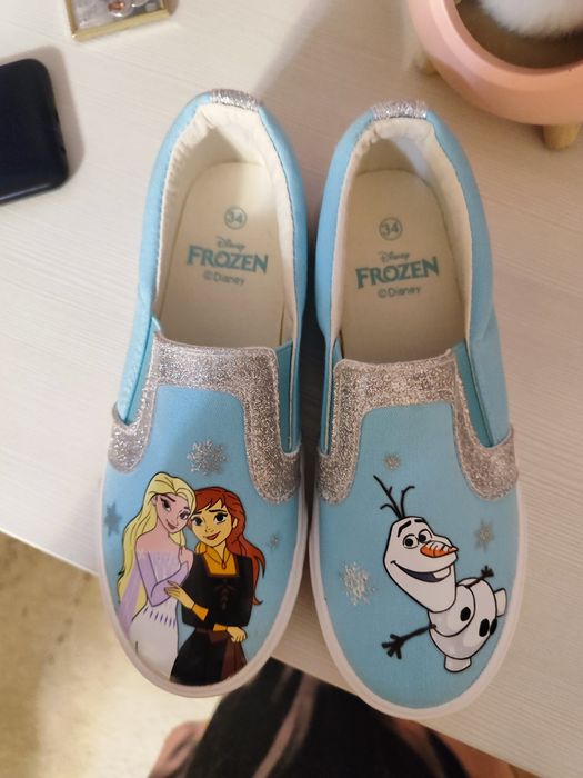 Продам детскую обувь