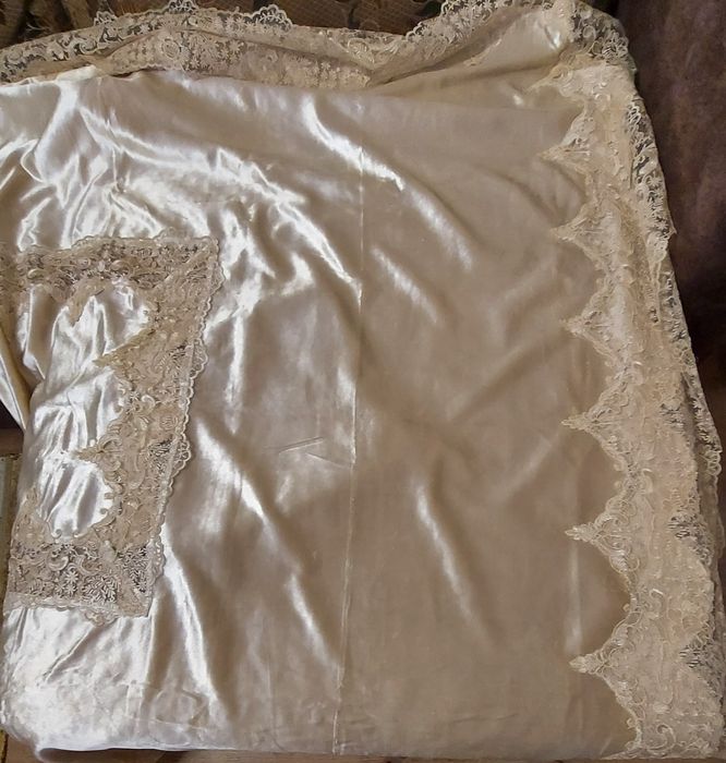 Продам скатерть велюр