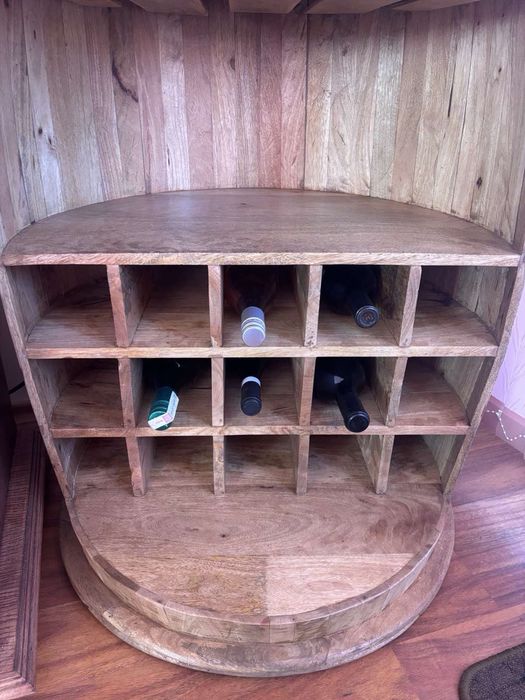 Чисто нова бар маса под формата на красива бъчва