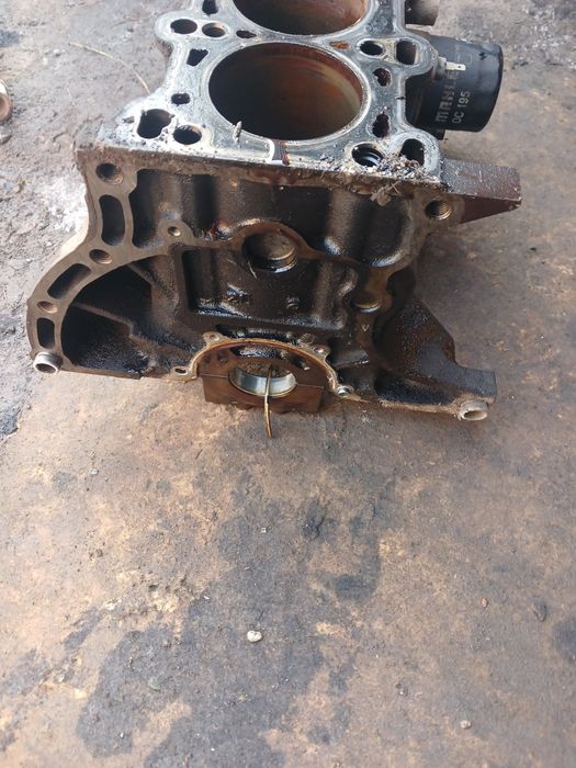 Блок двигателя Мазда 323 ZL