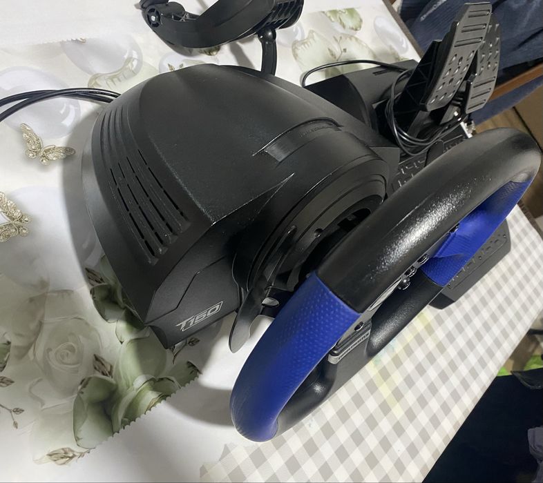 Игровой руль Trustmaster t150