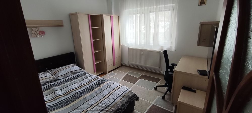 Inchiriez apartament zona podu de fier