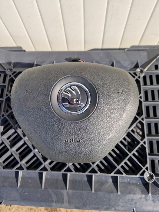 Airbag volan nou original Skoda Octavia 3 2016 Cod 5E0880201A