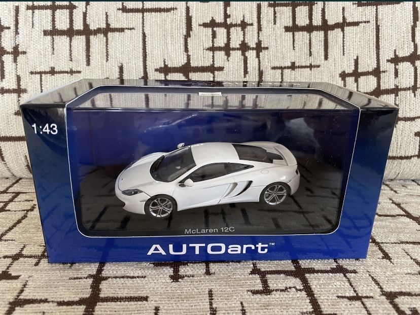 McLAREN 12C machetă auto scara 1:43 alb si gri