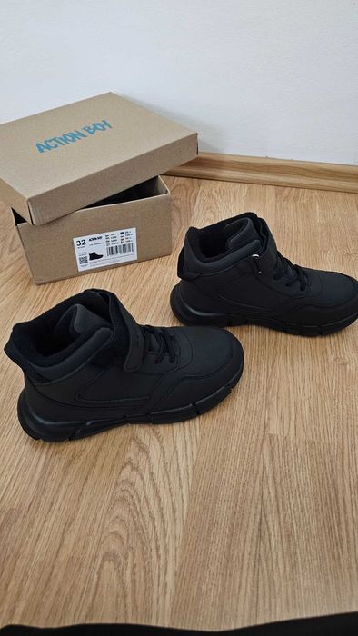 ghete action boy copil 32 cm noi nefolosite