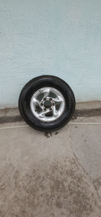 Продам диск с резиной 235х75х15