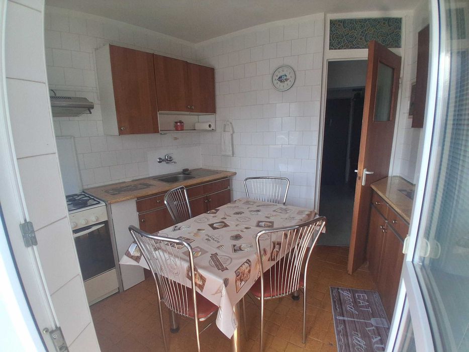 3 camere Crangasi, 5/10, vis a vis de piata,metrou si parc, 370 euro