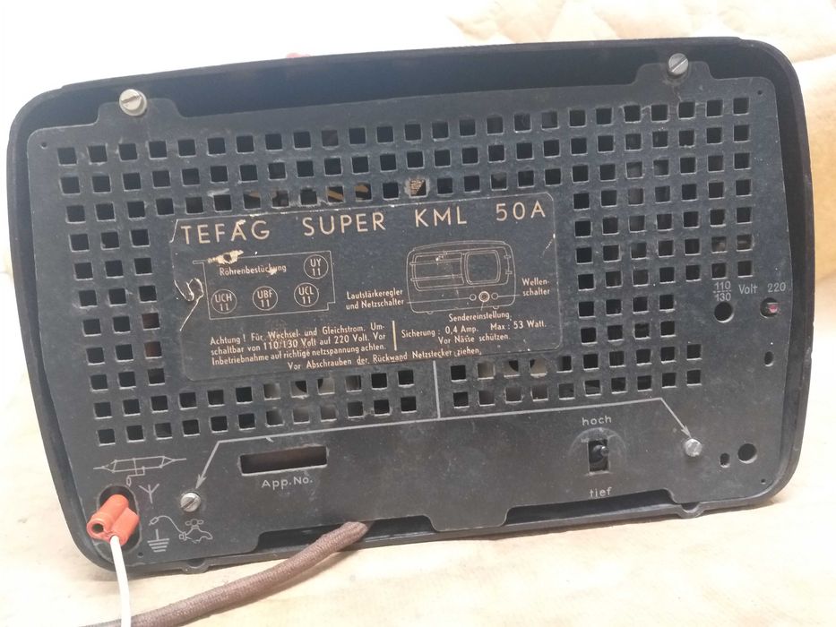 Aparate de radio cu tuburi electronice, de bachelita