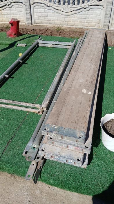 Vand 2 picioare de schela cu panouri de 3 metri din lemn