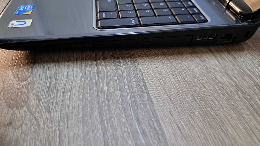 Лаптоп DELL inspiron