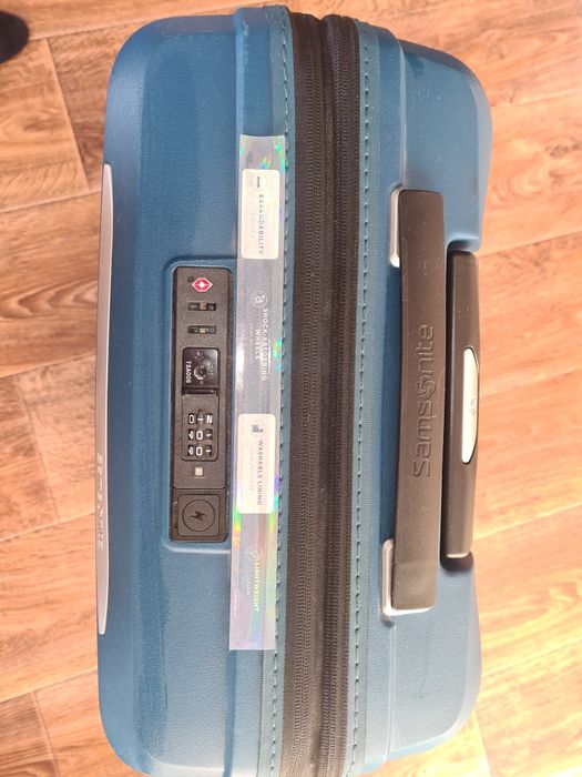 Чемодан новый Самсонит!