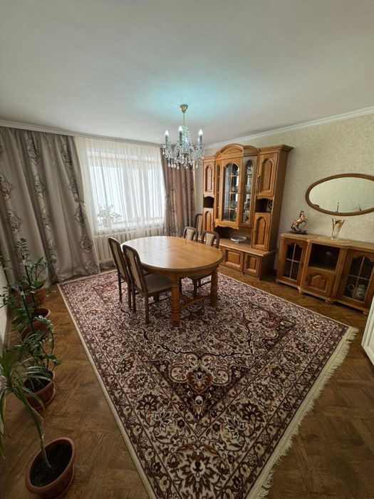 Продам 4 ком квартиру в центре города