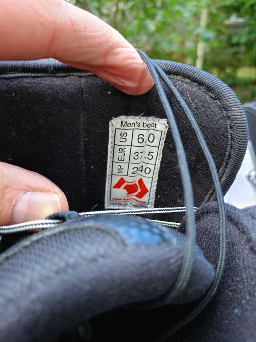 Продавам детски ски и сноуборд обувки Burton номера 20, 37.5 и 39