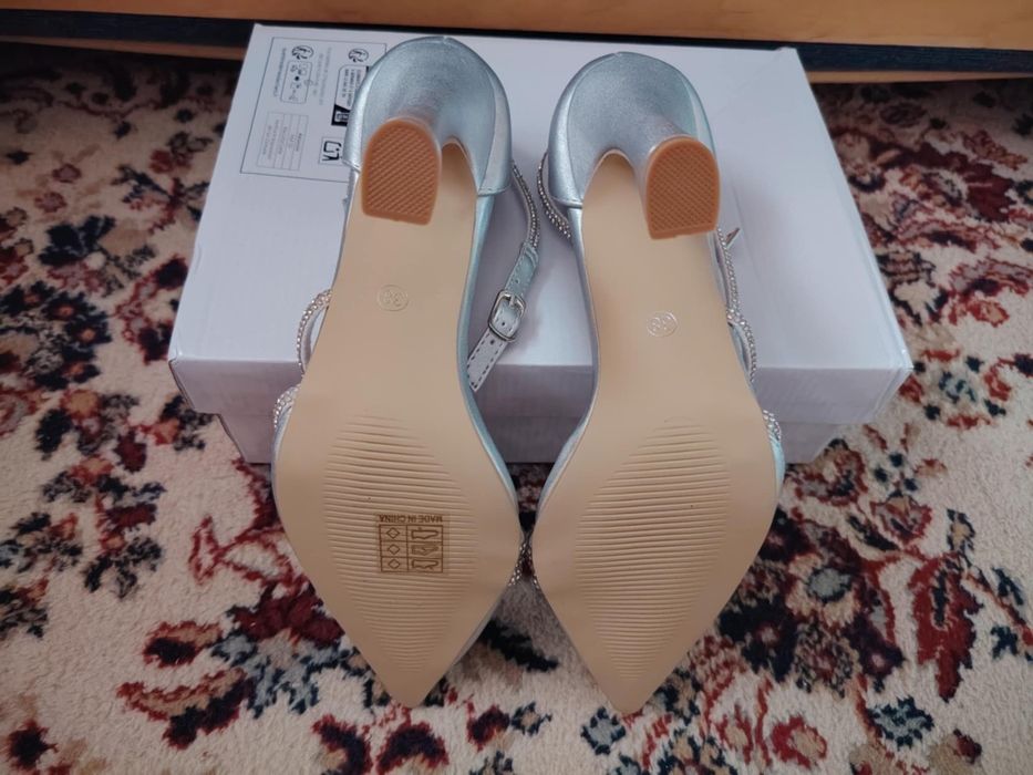 Официални обувки на ток