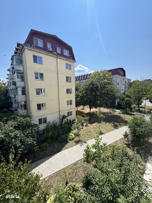 De vanzare apartament cu 3 camere zona Cina