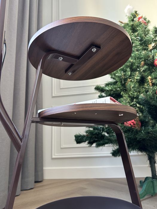 Высокая напольная лампа