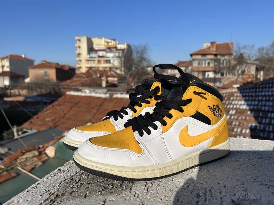 Nike Air Jordan 1 Retro 42 University Gold