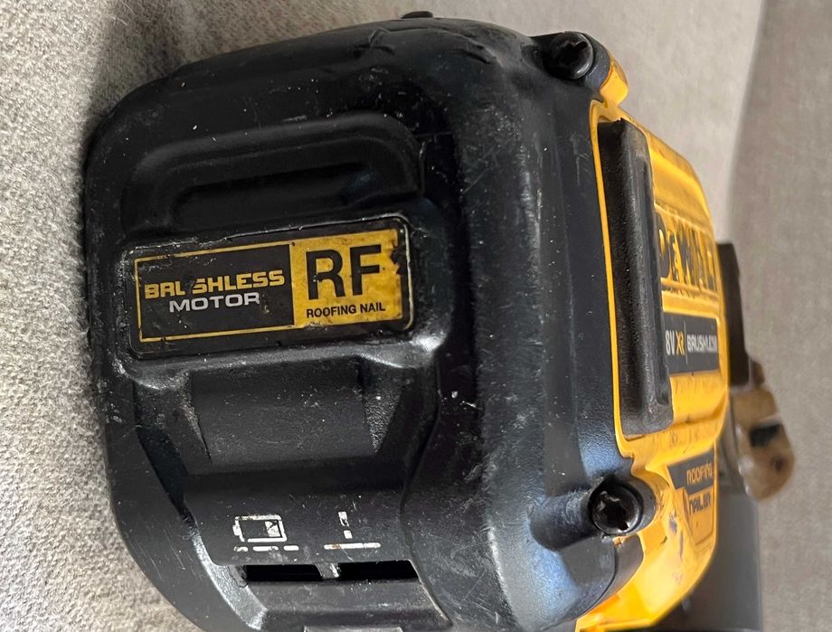 Pistol cuie acoperis DeWalt DCN45RN 18V XR Brushless