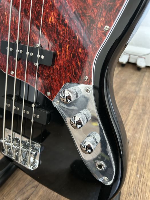 Бас гитара выского качества