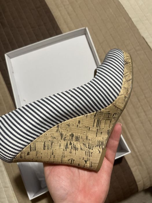 Vand pantofi cu platforma OMG