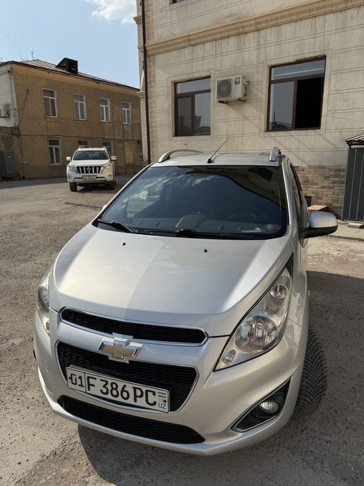 Продаю свой Серебристый Chevrolet Spark 1.25 (4-позиция) 2020 г.