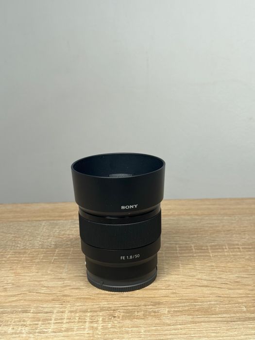 Sony a7III cu obiectivul 50 mm sony f1.8