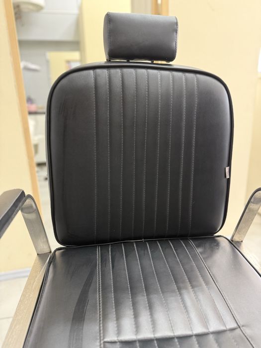 Vand scaun de frizerie aproape nou