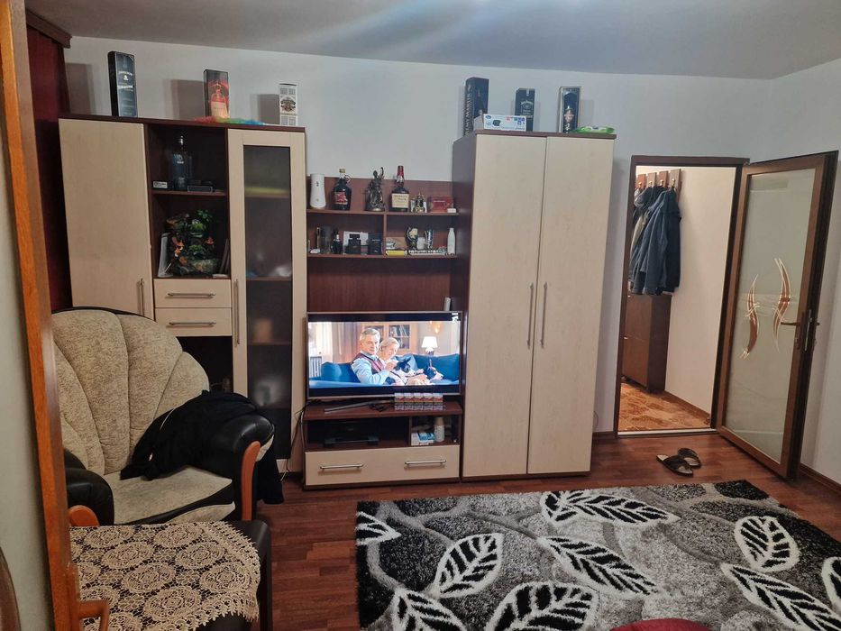 Apartament 2 camere semidecomandat, etaj 2,Aleea Farului.