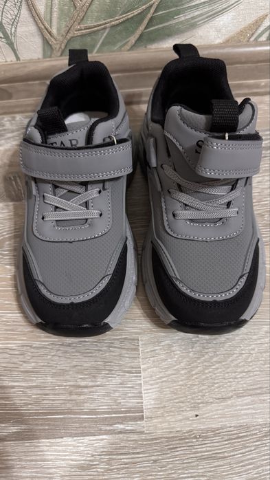 Продам кроссы для мальчика