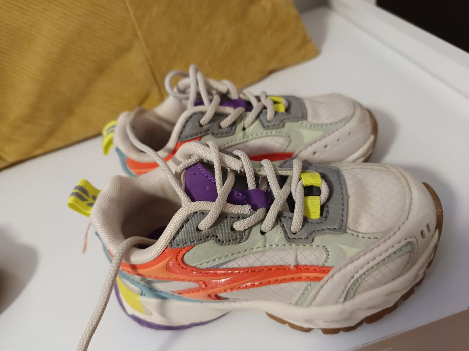 Adidași mărimea 23