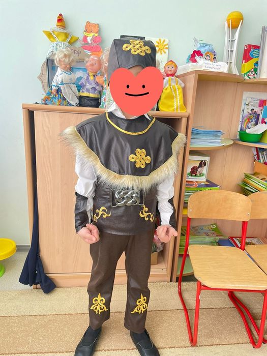 Казахский костюм на мальчика.