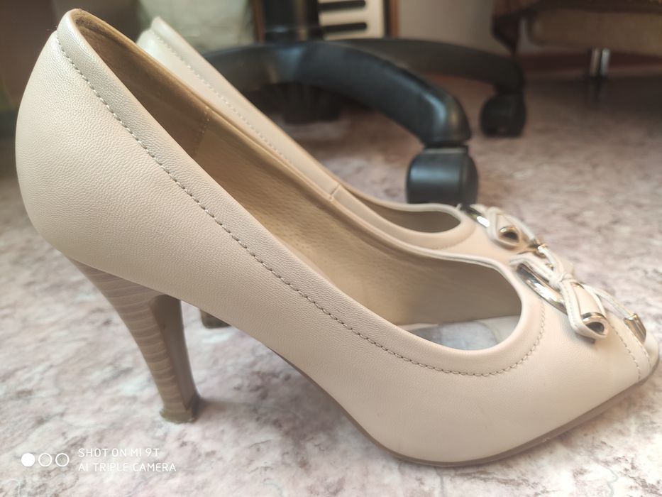 Продам женские туфли