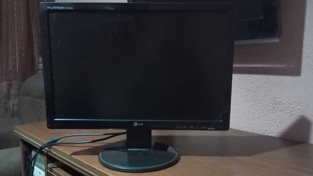 Продам монитор LG flatron W1942S