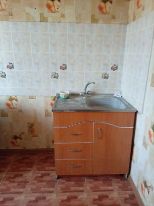 Продаётся 1 ком квартира на 2-этаже. Киргили, Дружба район