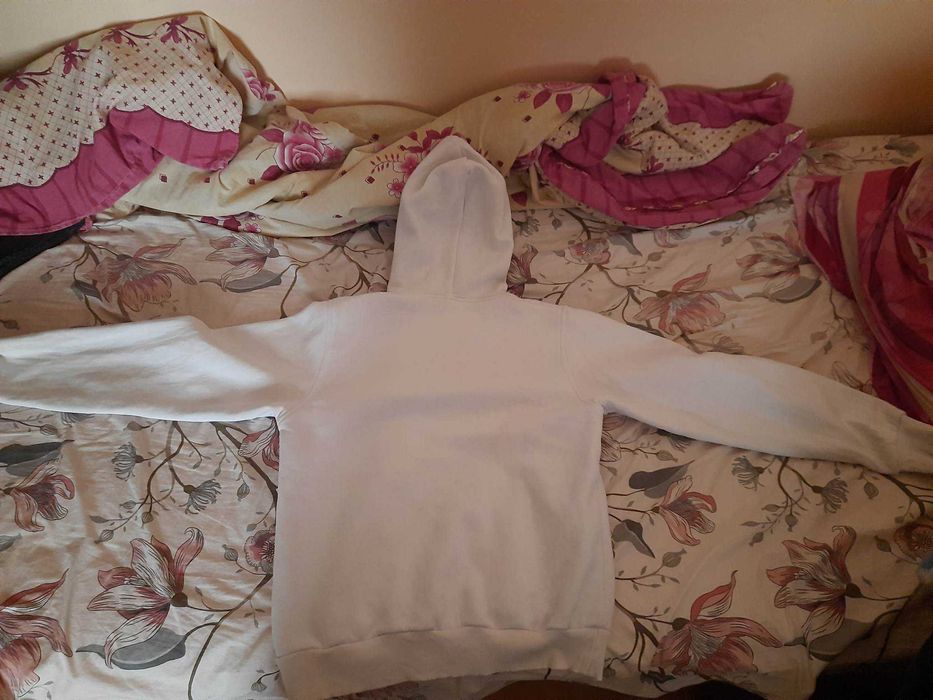 Бял суичър и светло синя фанелка за дете 10-14 години