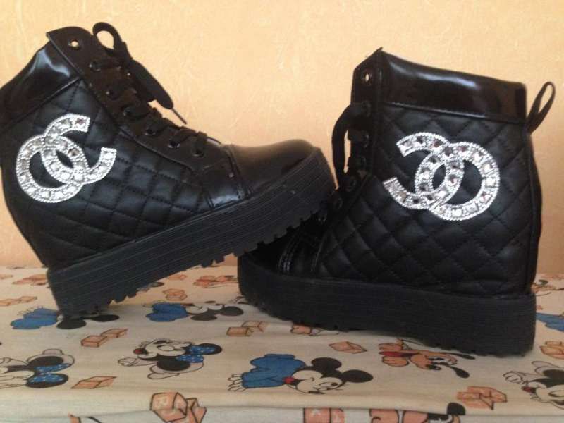 Продавам дамски боти на платформа