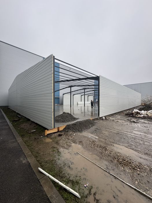Vand hala metalica 20X50 metri cu panouri sandwichi si montaj