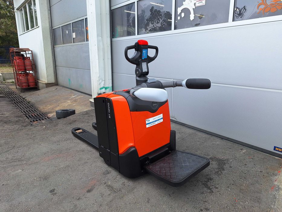 Електрическа палетна количка TOYOTA LPE200B с платформа (НОВА)