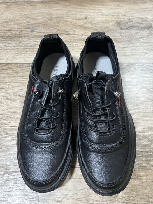 Продам обувь на мальчика размер 36