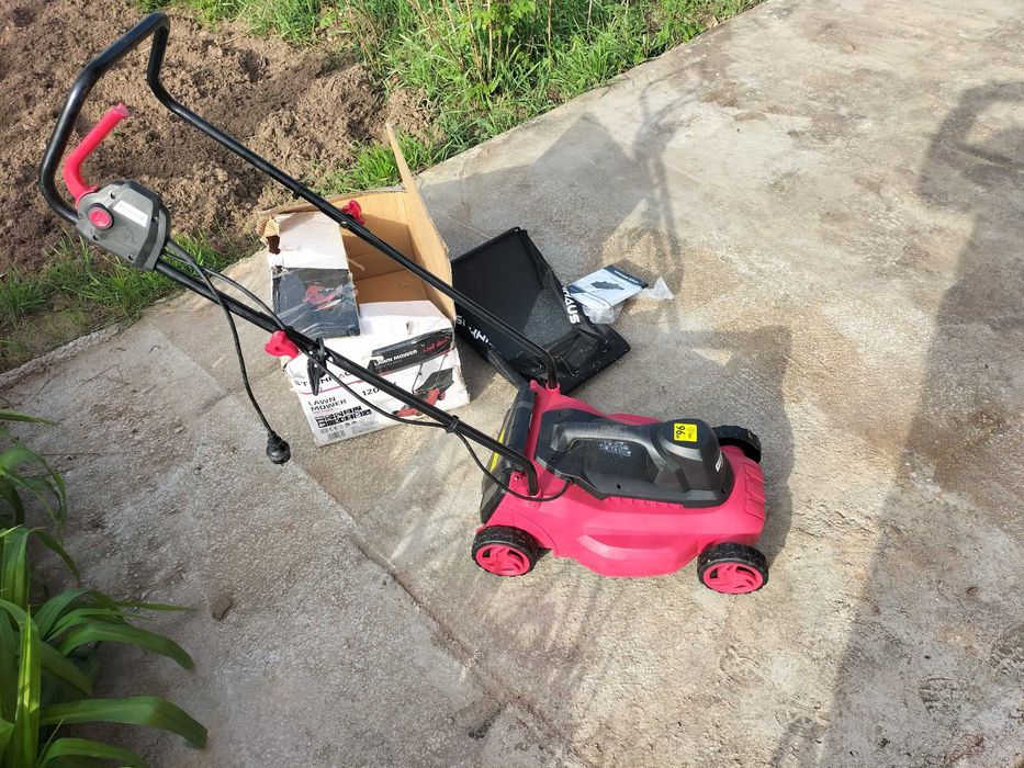 Косачка 1200 вата на Steinhaus