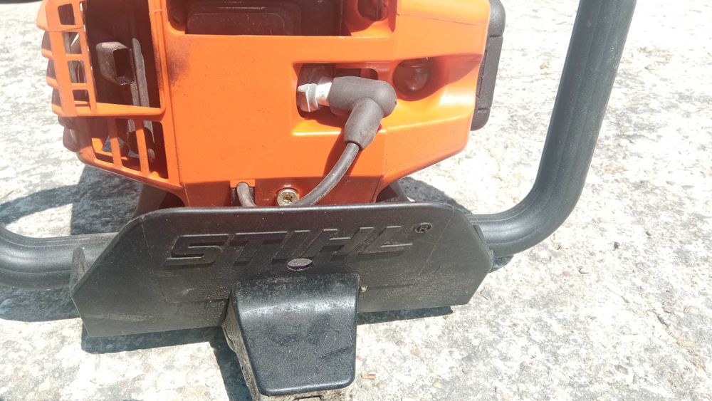 Бензинова ножица за жив плет STIHL- HS80