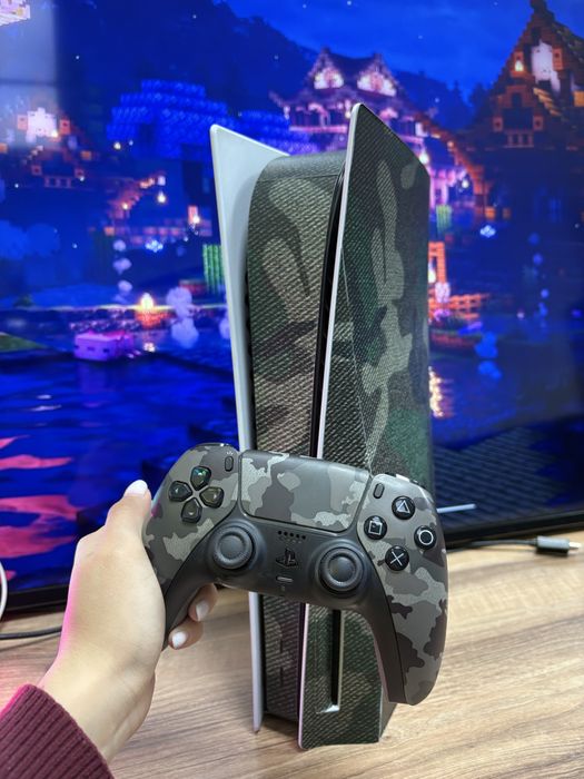 PlayStation 5 Fat с 2 геймпадами, в подарок 10 игр